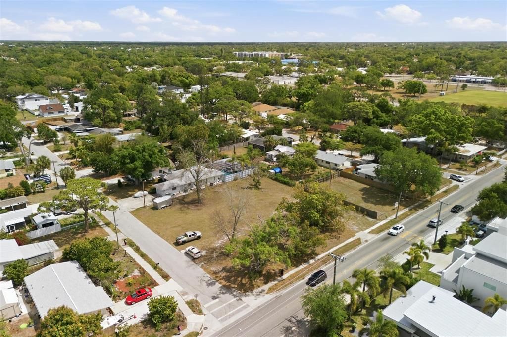 En Venta: $420,000 (0.16 acres)