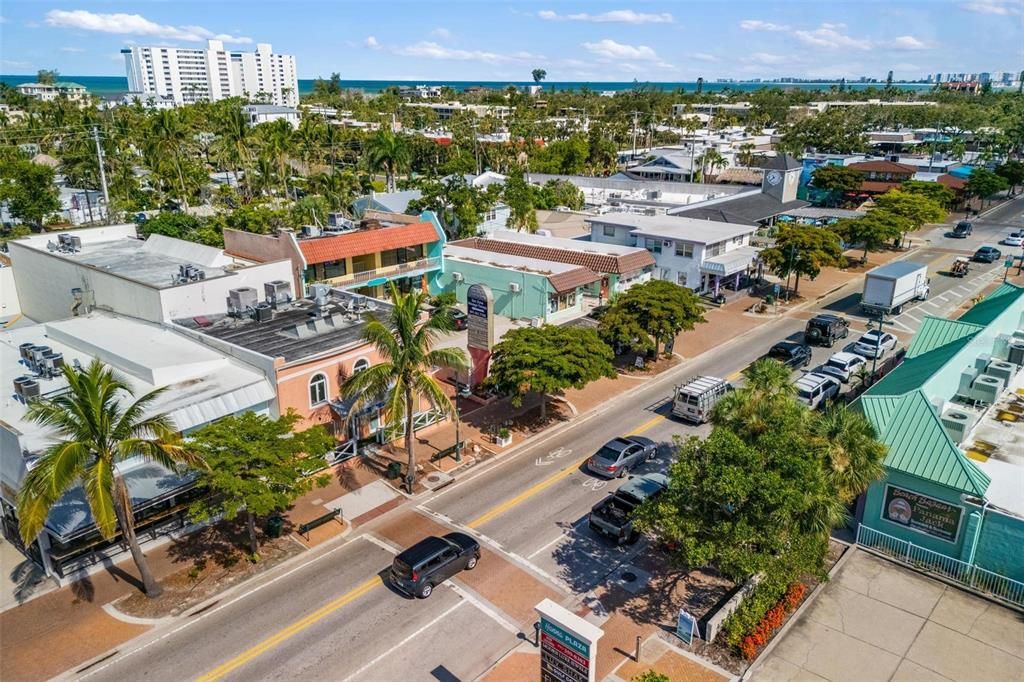 En Venta: $420,000 (0.16 acres)