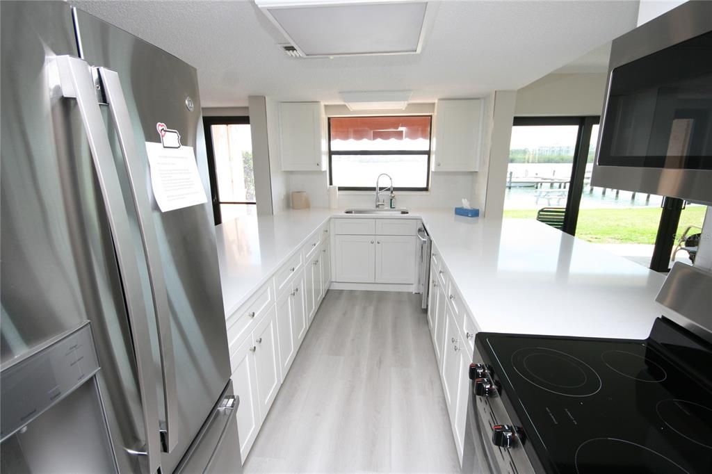 На продажу: $449,900 (2 спален, 2 ванн, 985 Квадратных фут)