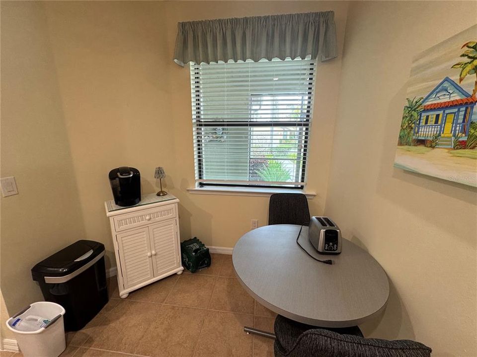 For Rent: $2,150 (2 beds, 1 baths, 1600 Square Feet)