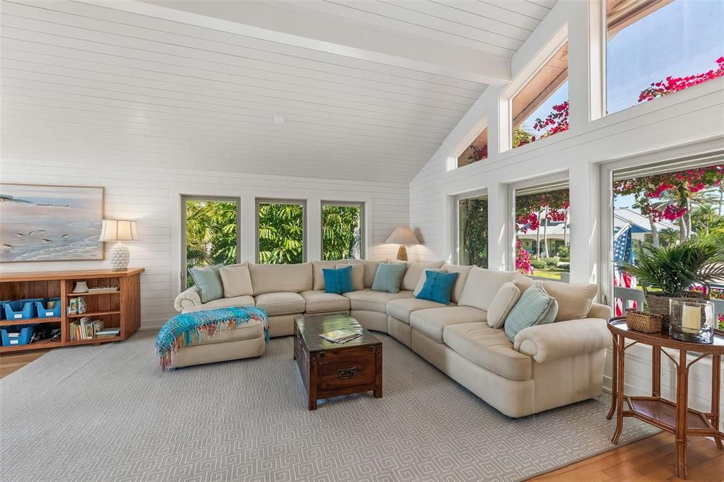 Active With Contract: $3,995,000 (4 beds, 4 baths, 2301 Square Feet)