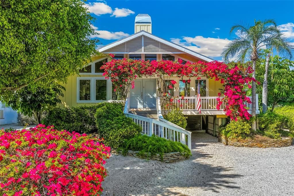 Active With Contract: $3,995,000 (4 beds, 4 baths, 2301 Square Feet)