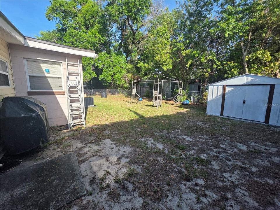 For Sale: $299,900 (3 beds, 1 baths, 1162 Square Feet)