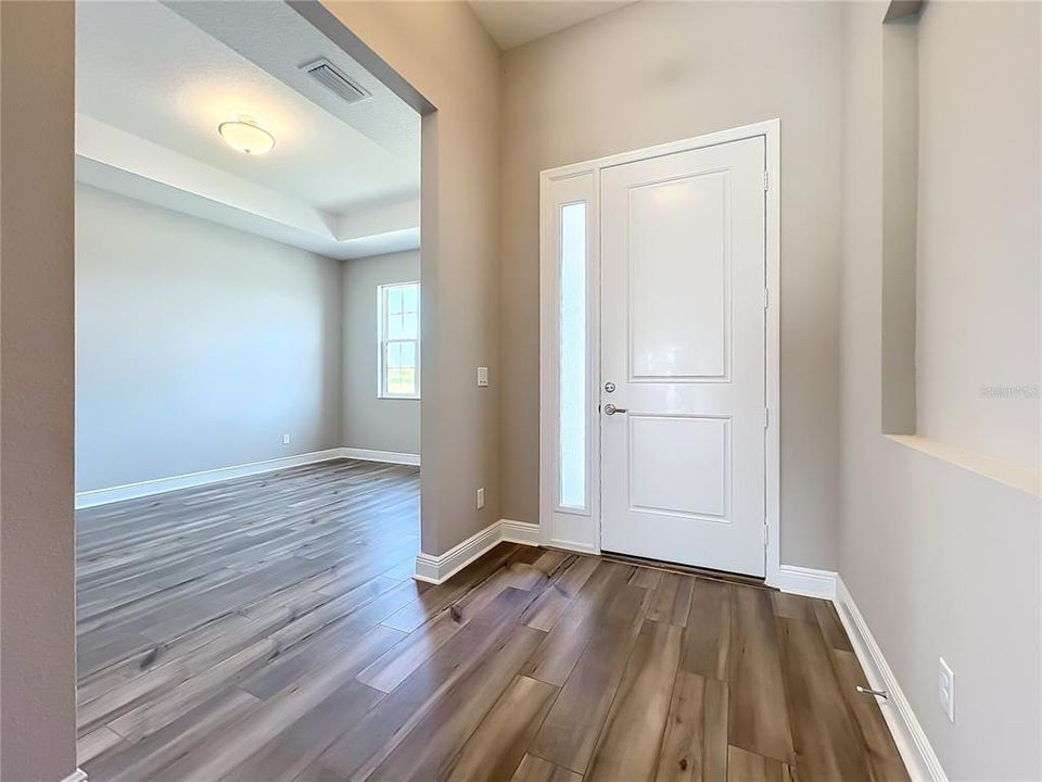 Под контрактом: $699,990 (3 спален, 2 ванн, 2236 Квадратных фут)