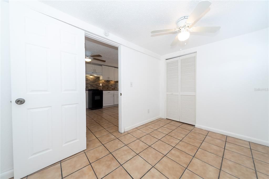 出租: $1,300 (2 贝兹, 1 浴室, 850 平方英尺)