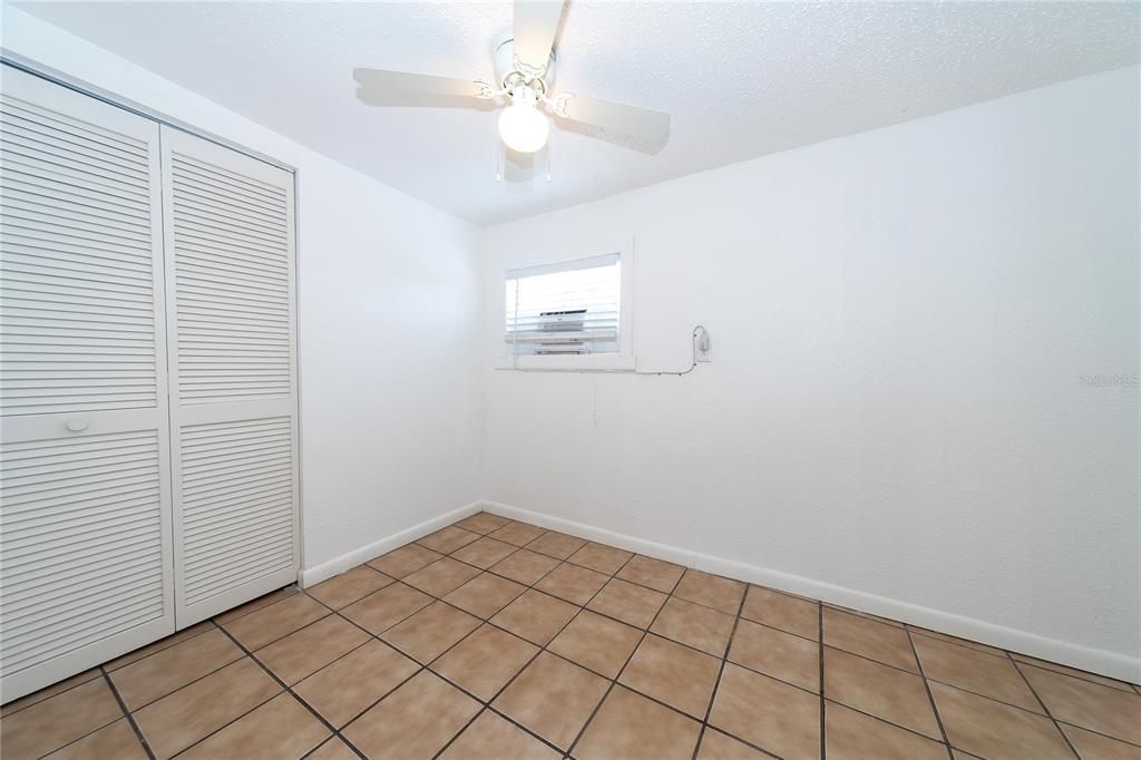 出租: $1,300 (2 贝兹, 1 浴室, 850 平方英尺)