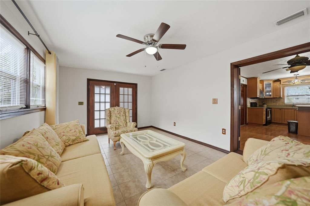 For Sale: $199,000 (3 beds, 3 baths, 1688 Square Feet)