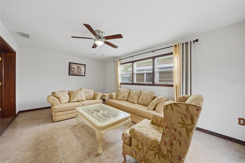For Sale: $199,000 (3 beds, 3 baths, 1688 Square Feet)