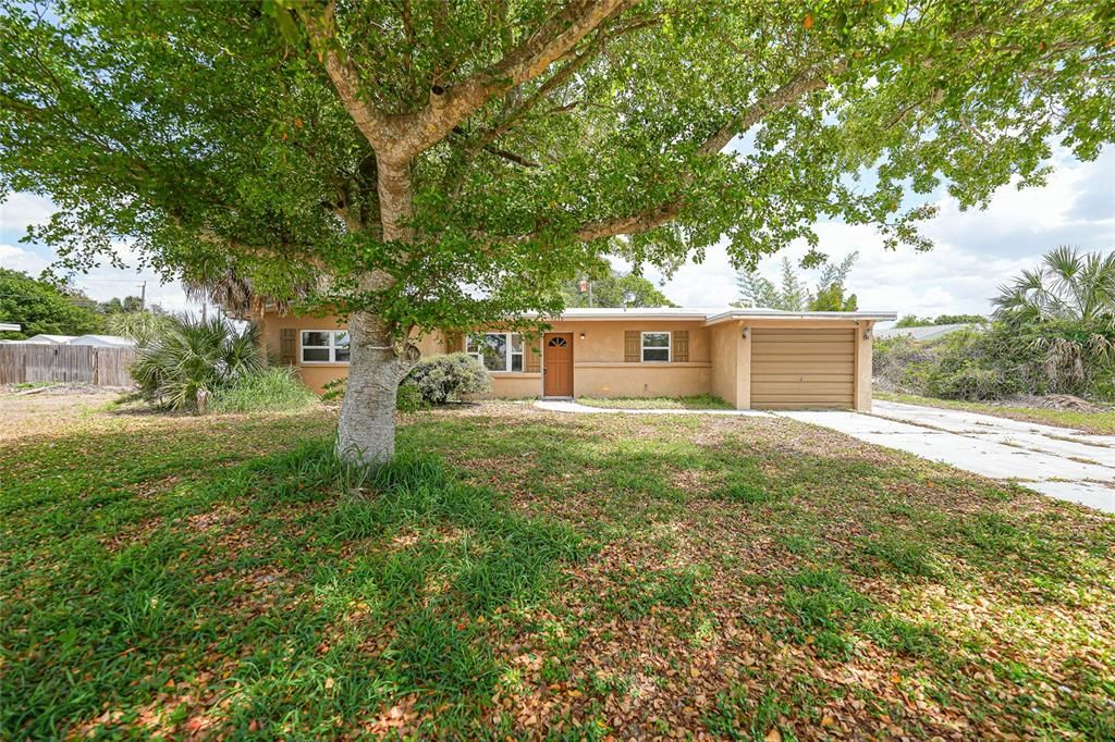For Sale: $199,000 (3 beds, 3 baths, 1688 Square Feet)