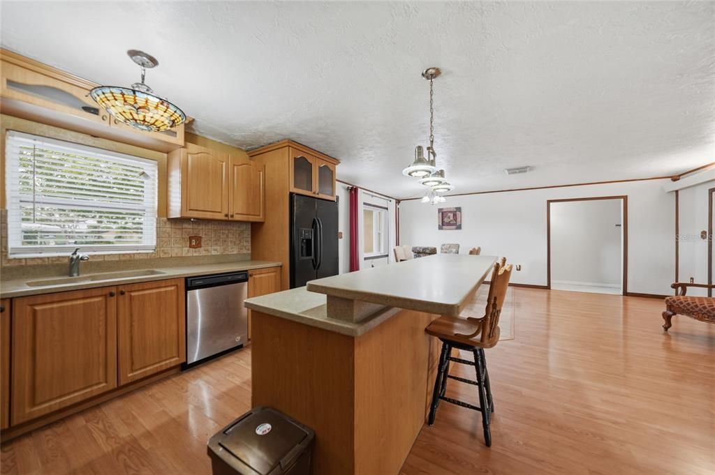 For Sale: $199,000 (3 beds, 3 baths, 1688 Square Feet)