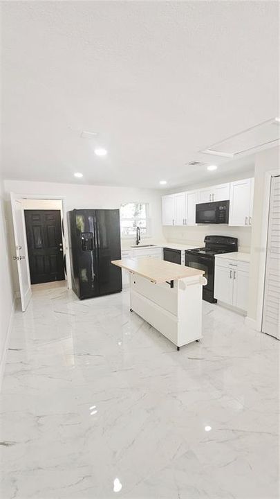 En Venta: $489,999 (4 camas, 0 baños, 1848 Pies cuadrados)