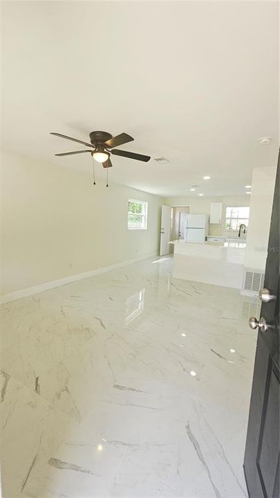 En Venta: $489,999 (4 camas, 0 baños, 1848 Pies cuadrados)