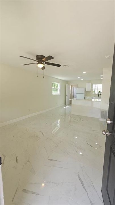 En Venta: $489,999 (4 camas, 0 baños, 1848 Pies cuadrados)