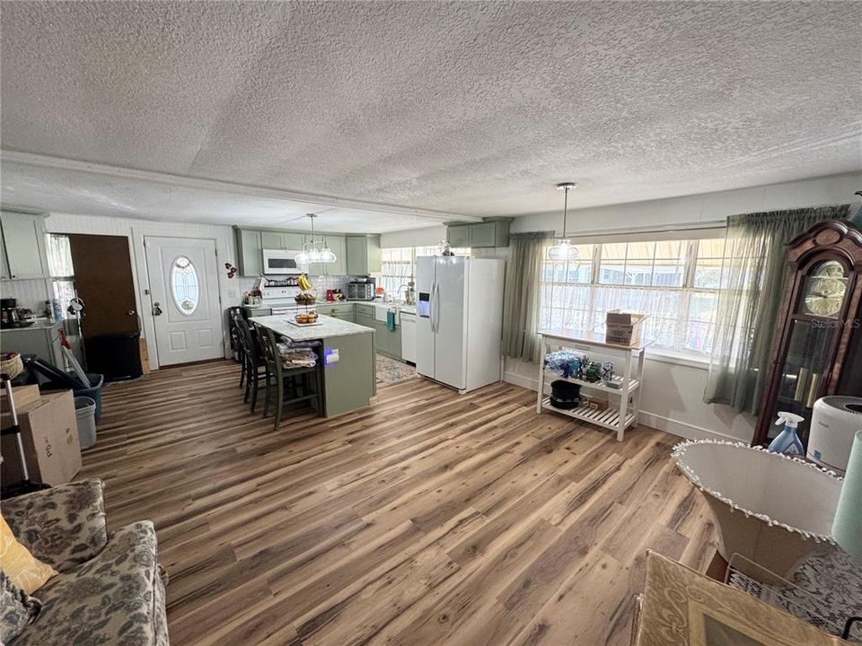 На продажу: $145,000 (2 спален, 2 ванн, 1360 Квадратных фут)