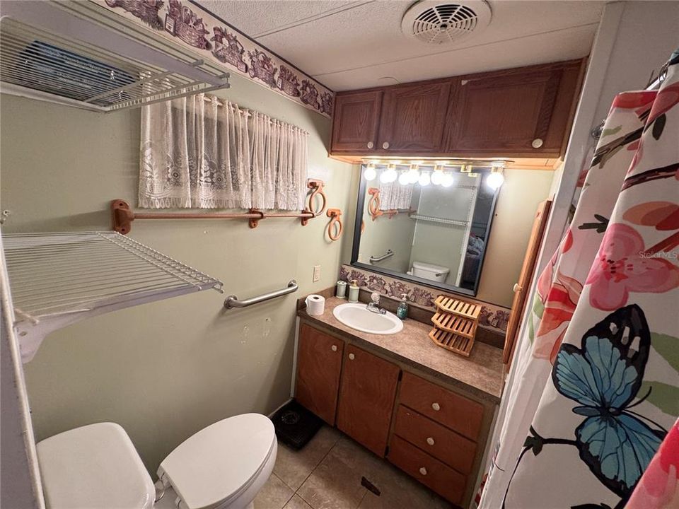 На продажу: $145,000 (2 спален, 2 ванн, 1360 Квадратных фут)