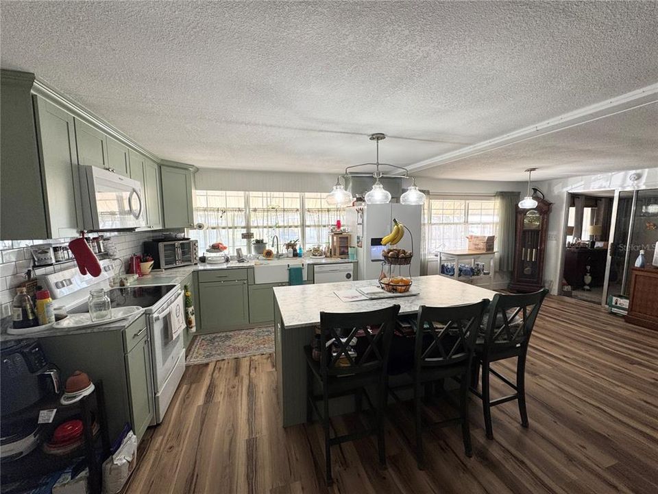 На продажу: $145,000 (2 спален, 2 ванн, 1360 Квадратных фут)