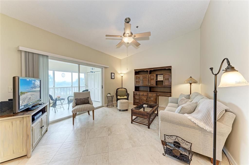 En Venta: $215,000 (2 camas, 2 baños, 1207 Pies cuadrados)