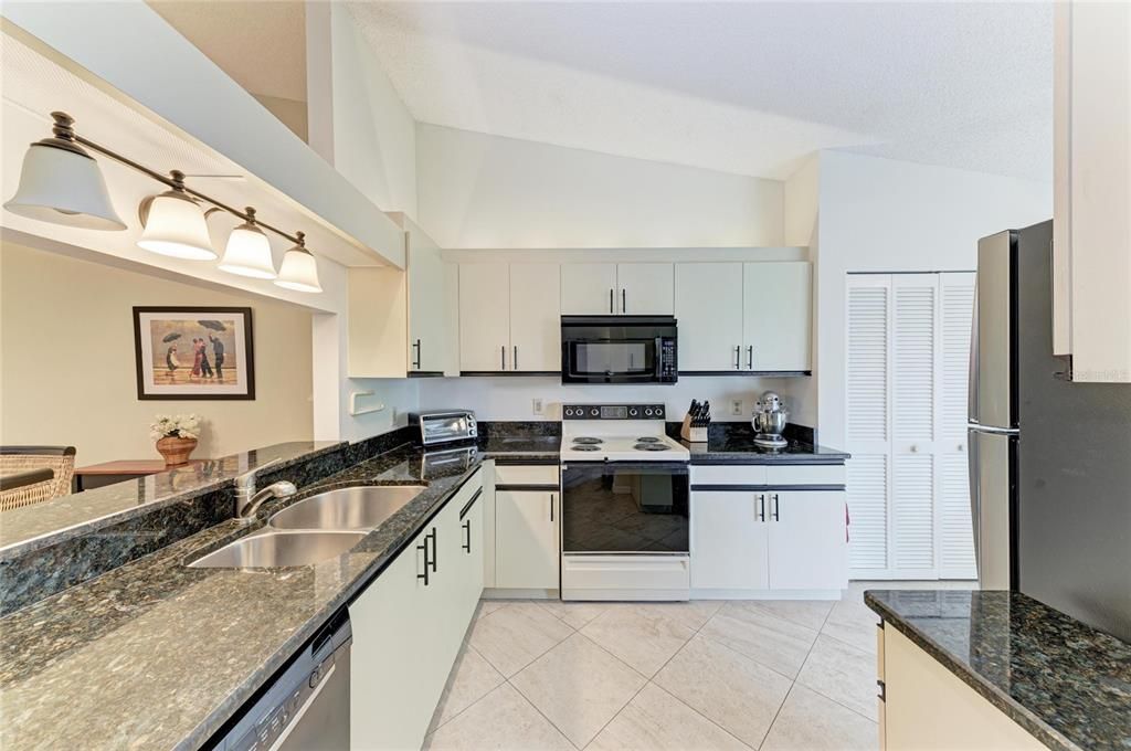 En Venta: $215,000 (2 camas, 2 baños, 1207 Pies cuadrados)