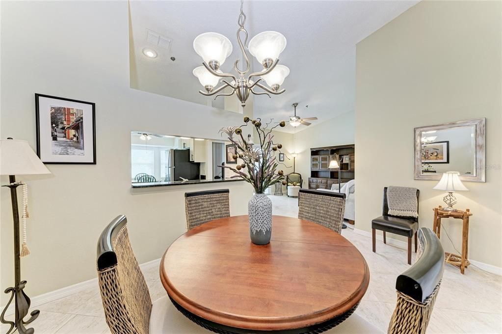 En Venta: $215,000 (2 camas, 2 baños, 1207 Pies cuadrados)