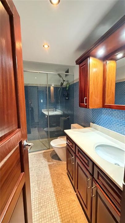 For Sale: $599,000 (2 beds, 1 baths, 900 Square Feet)