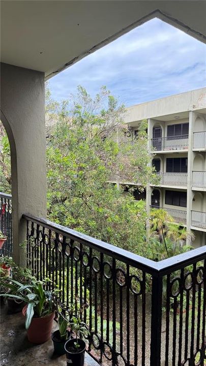 For Sale: $599,000 (2 beds, 1 baths, 900 Square Feet)
