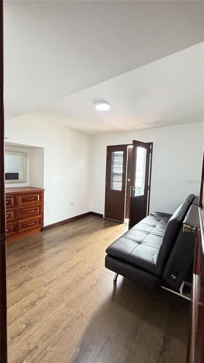For Sale: $599,000 (2 beds, 1 baths, 900 Square Feet)