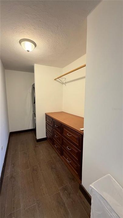 For Sale: $599,000 (2 beds, 1 baths, 900 Square Feet)