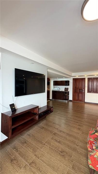 For Sale: $599,000 (2 beds, 1 baths, 900 Square Feet)