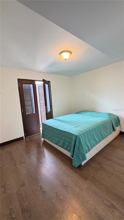 For Sale: $599,000 (2 beds, 1 baths, 900 Square Feet)