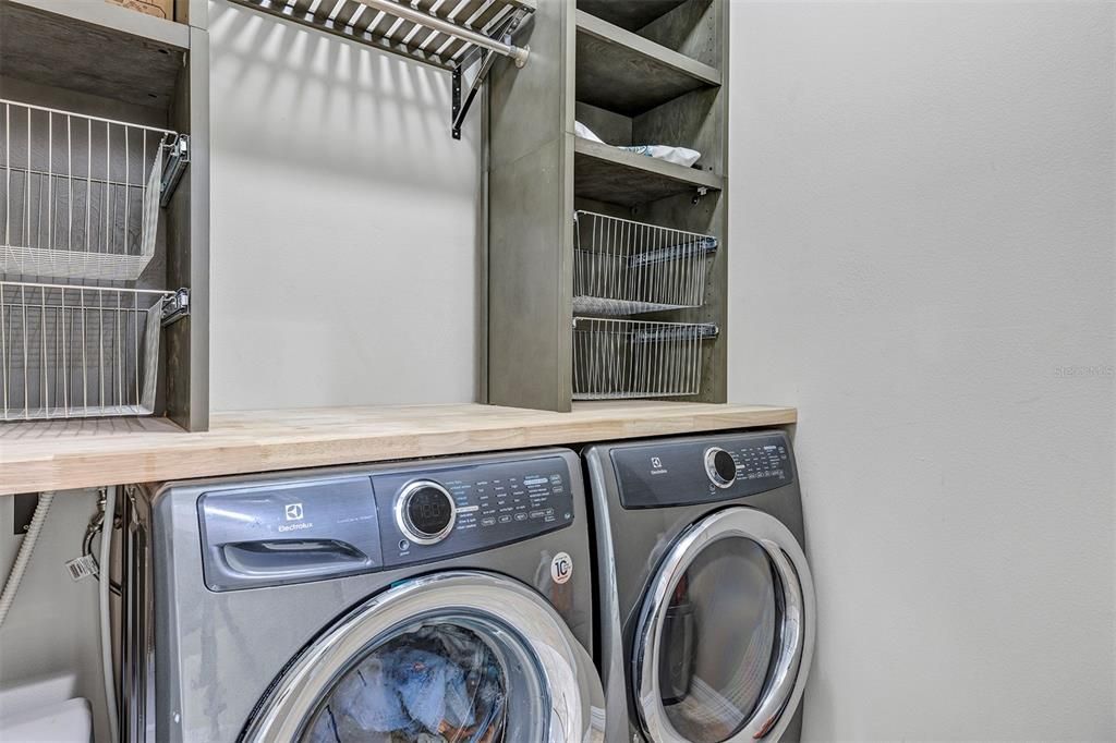 Под контрактом: $435,000 (3 спален, 2 ванн, 1881 Квадратных фут)