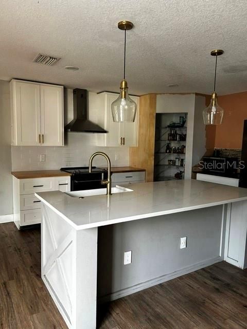 Activo con contrato: $419,900 (4 camas, 2 baños, 1896 Pies cuadrados)
