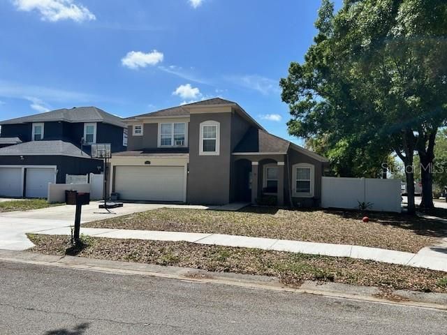 Activo con contrato: $419,900 (4 camas, 2 baños, 1896 Pies cuadrados)
