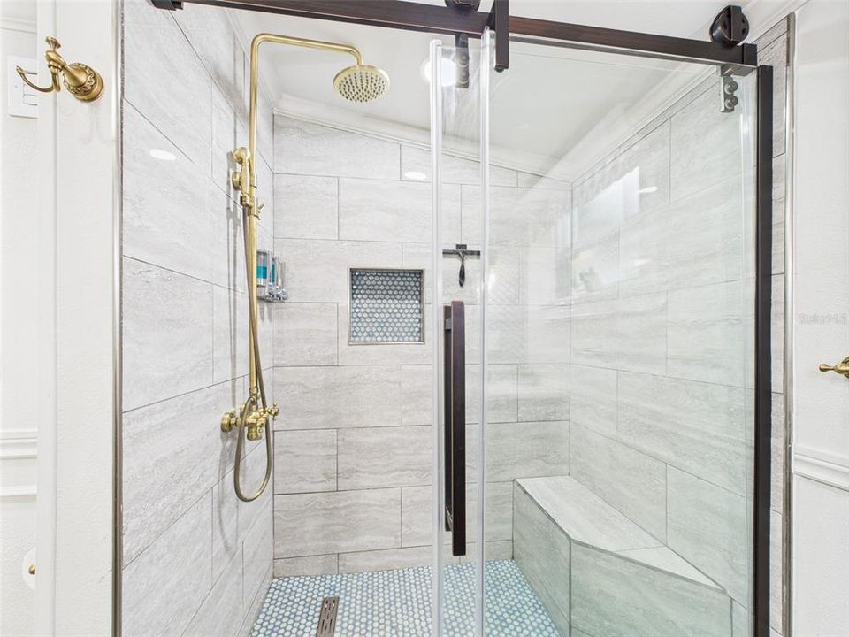 En Venta: $299,900 (4 camas, 0 baños, 1098 Pies cuadrados)