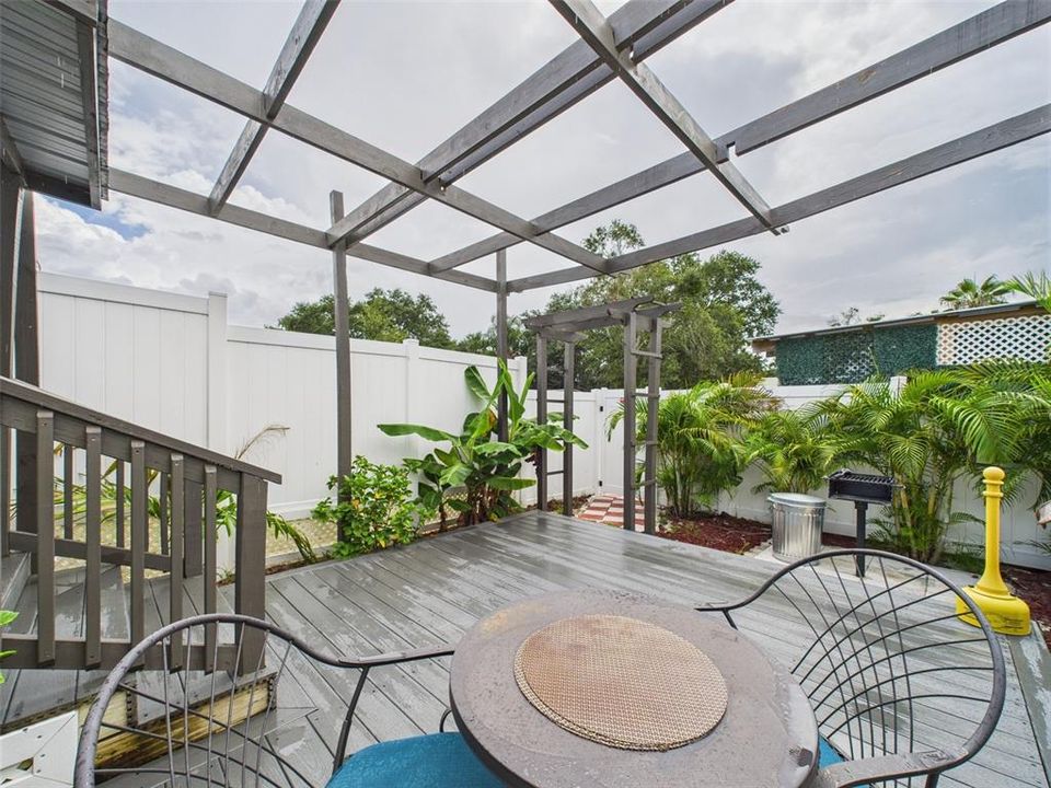 En Venta: $299,900 (4 camas, 0 baños, 1098 Pies cuadrados)