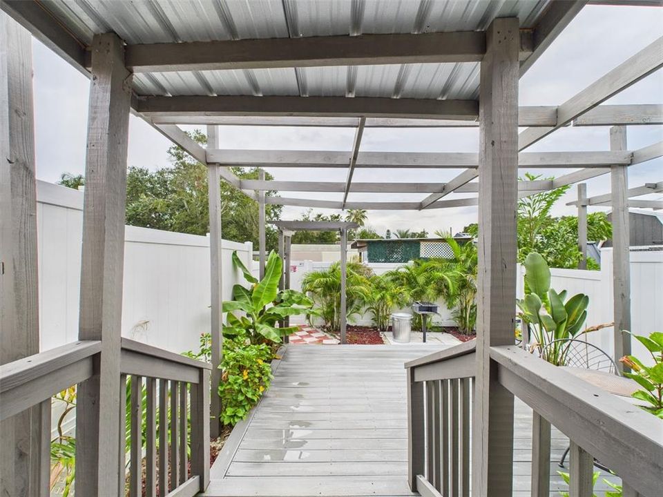 En Venta: $299,900 (4 camas, 0 baños, 1098 Pies cuadrados)