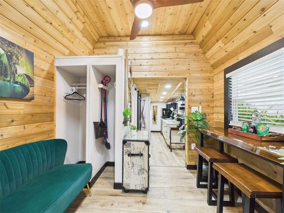 En Venta: $299,900 (4 camas, 0 baños, 1098 Pies cuadrados)
