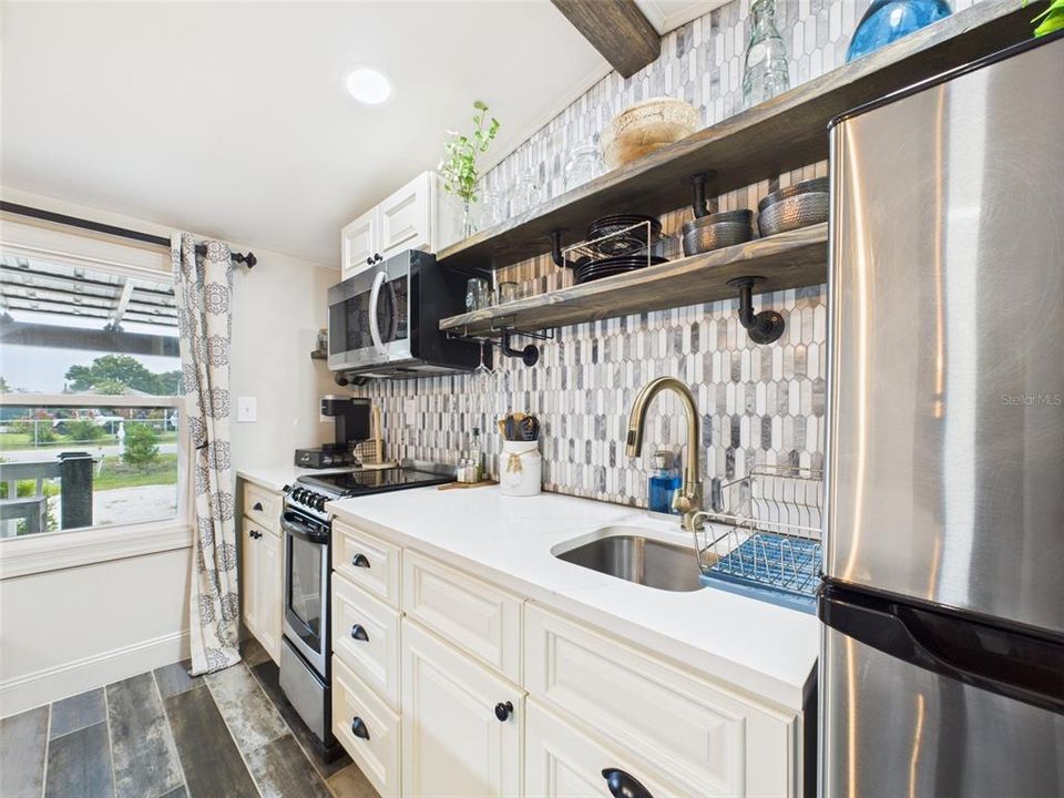 En Venta: $299,900 (4 camas, 0 baños, 1098 Pies cuadrados)