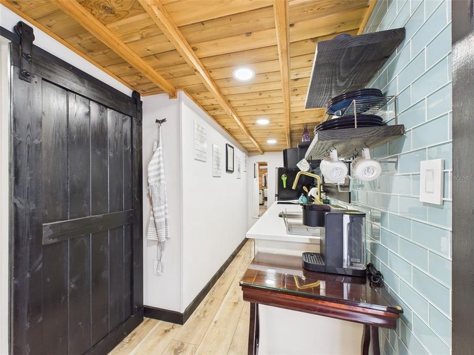 En Venta: $299,900 (4 camas, 0 baños, 1098 Pies cuadrados)