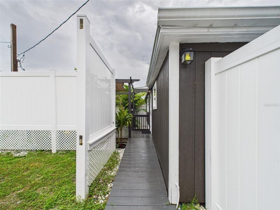 En Venta: $299,900 (4 camas, 0 baños, 1098 Pies cuadrados)