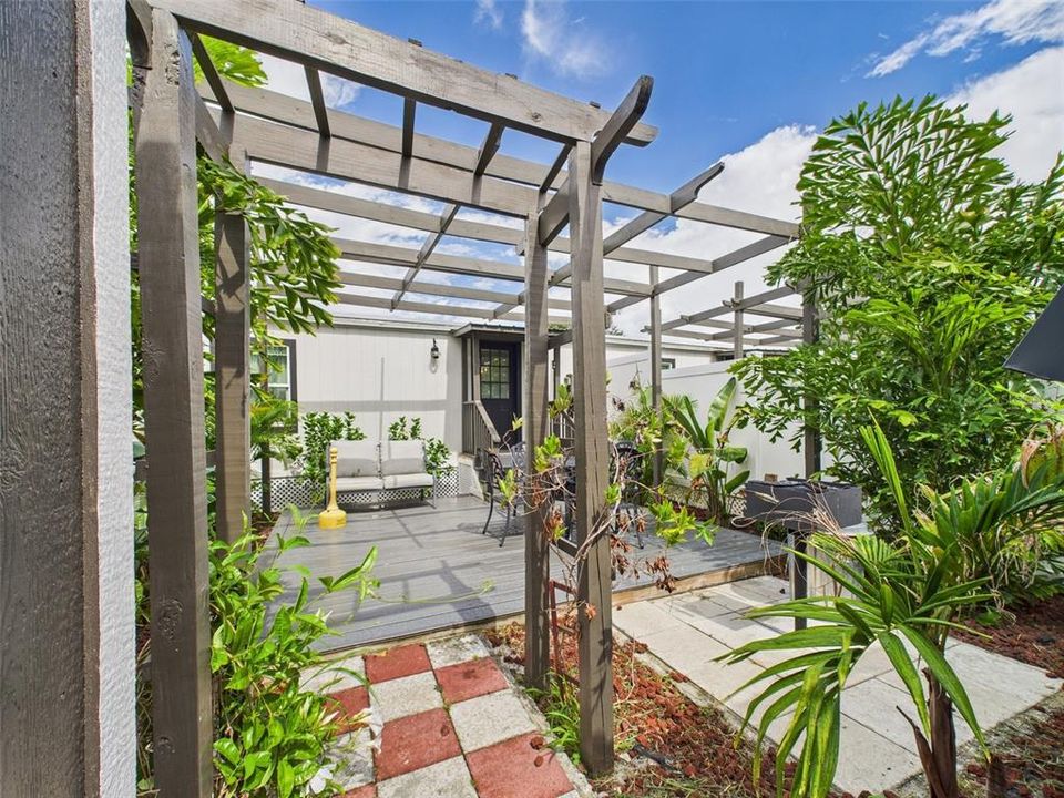 En Venta: $299,900 (4 camas, 0 baños, 1098 Pies cuadrados)