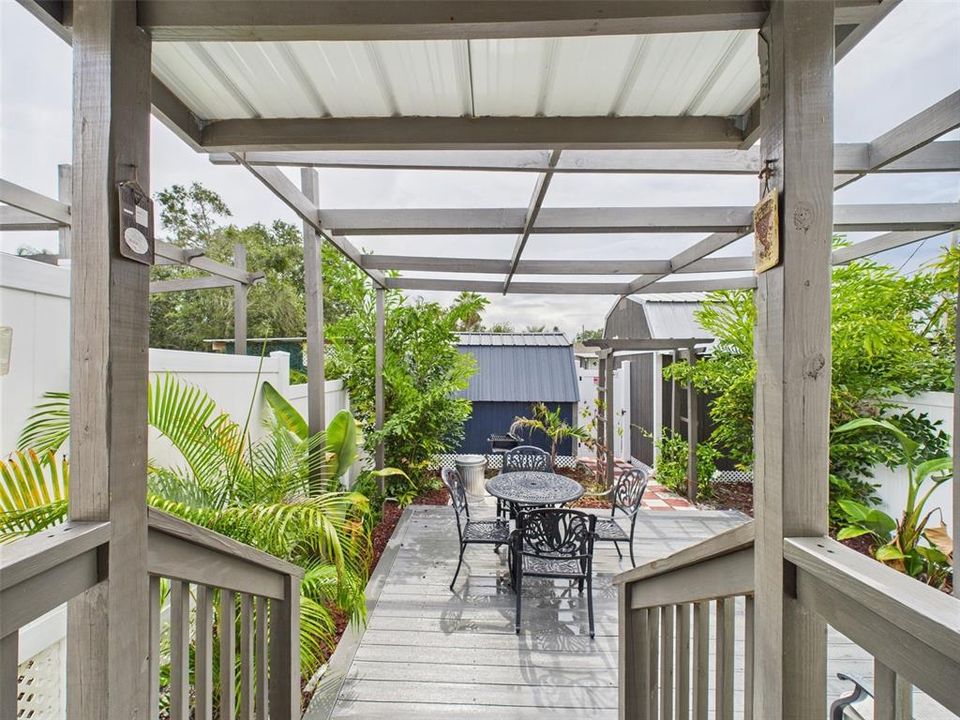 En Venta: $299,900 (4 camas, 0 baños, 1098 Pies cuadrados)