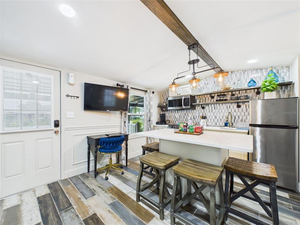 En Venta: $299,900 (4 camas, 0 baños, 1098 Pies cuadrados)