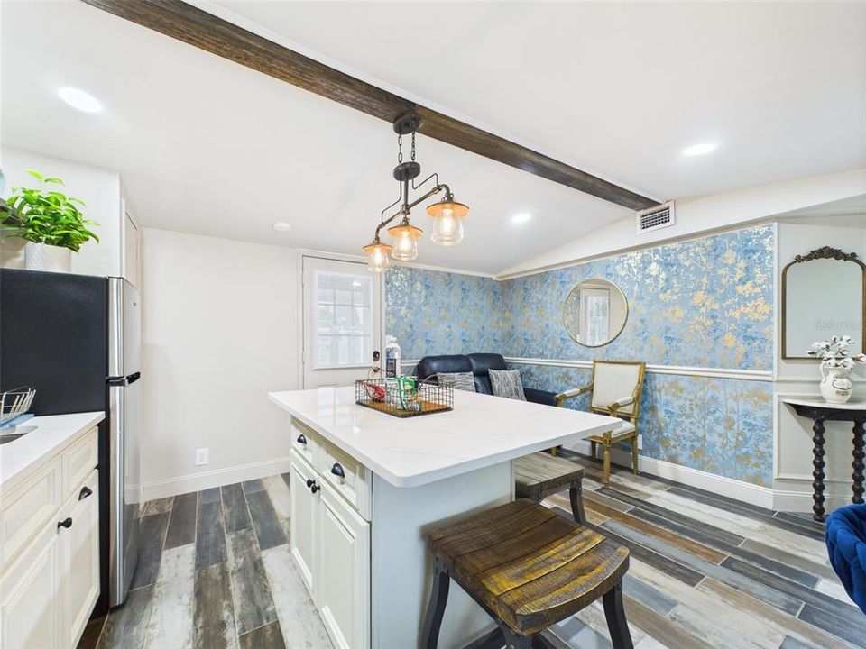 En Venta: $299,900 (4 camas, 0 baños, 1098 Pies cuadrados)