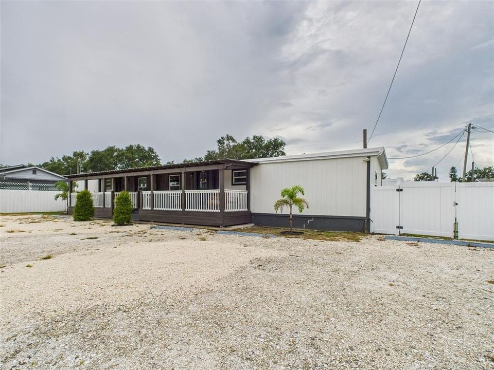 En Venta: $299,900 (4 camas, 0 baños, 1098 Pies cuadrados)