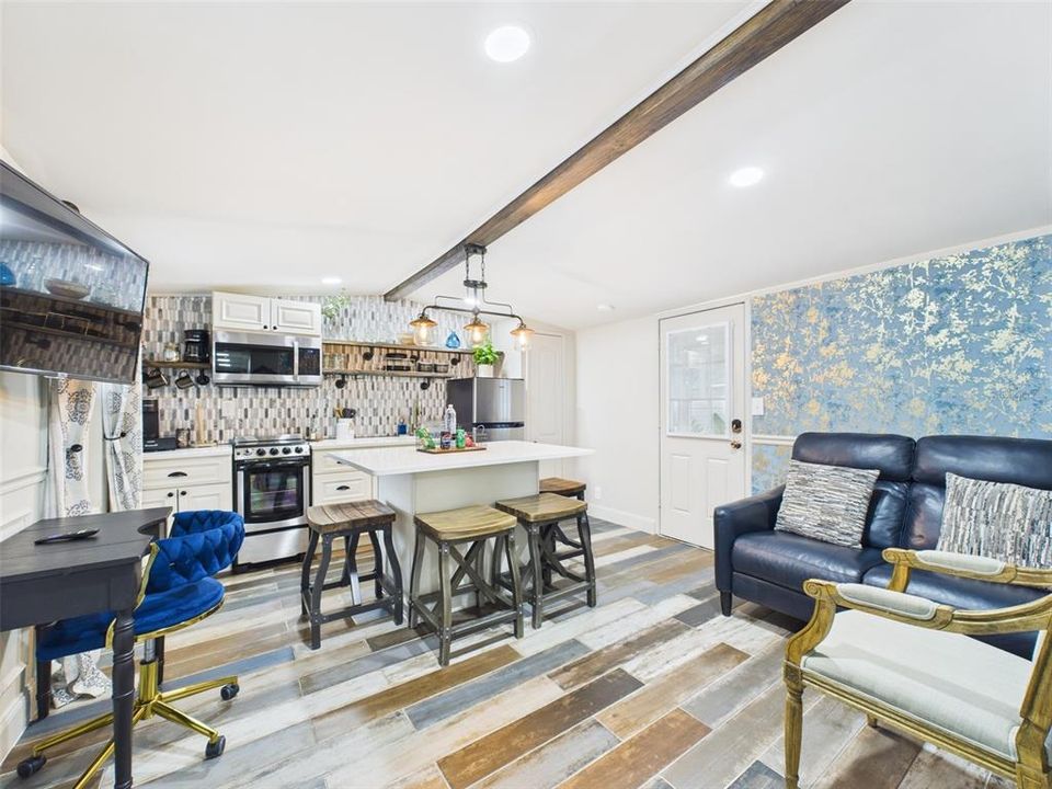 En Venta: $299,900 (4 camas, 0 baños, 1098 Pies cuadrados)
