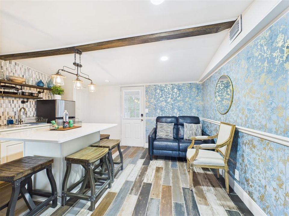 En Venta: $299,900 (4 camas, 0 baños, 1098 Pies cuadrados)