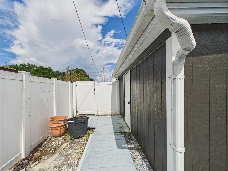 En Venta: $299,900 (4 camas, 0 baños, 1098 Pies cuadrados)