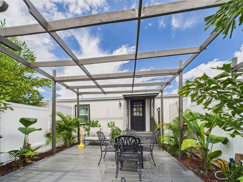 En Venta: $299,900 (4 camas, 0 baños, 1098 Pies cuadrados)
