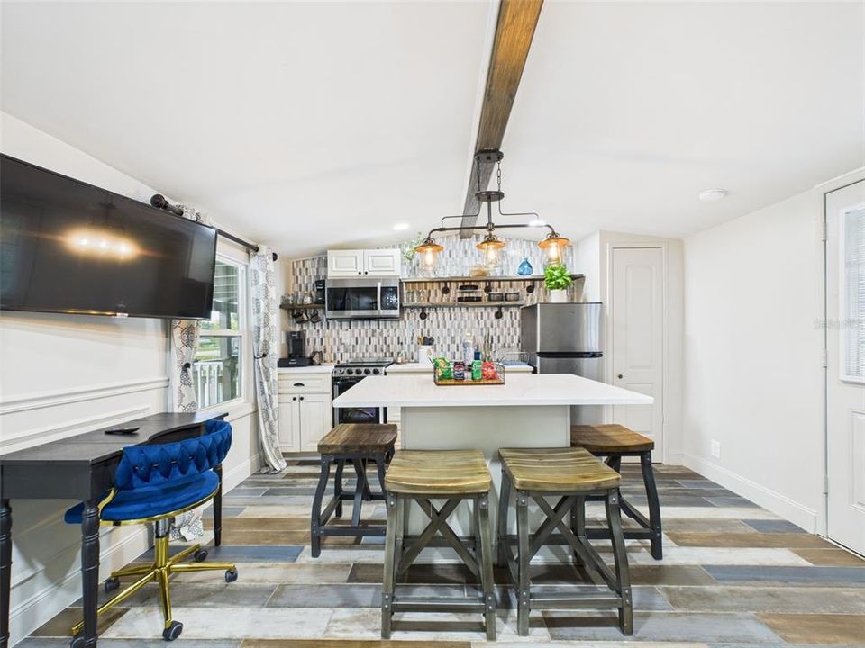 En Venta: $299,900 (4 camas, 0 baños, 1098 Pies cuadrados)