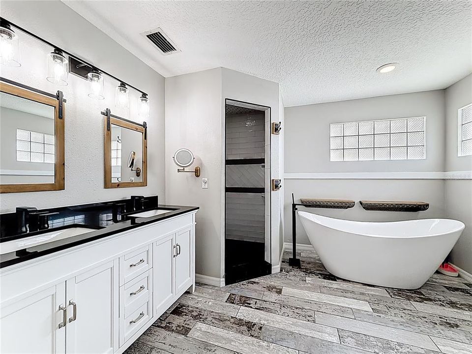 待售: $365,000 (0 贝兹, 0 浴室, 2360 平方英尺)